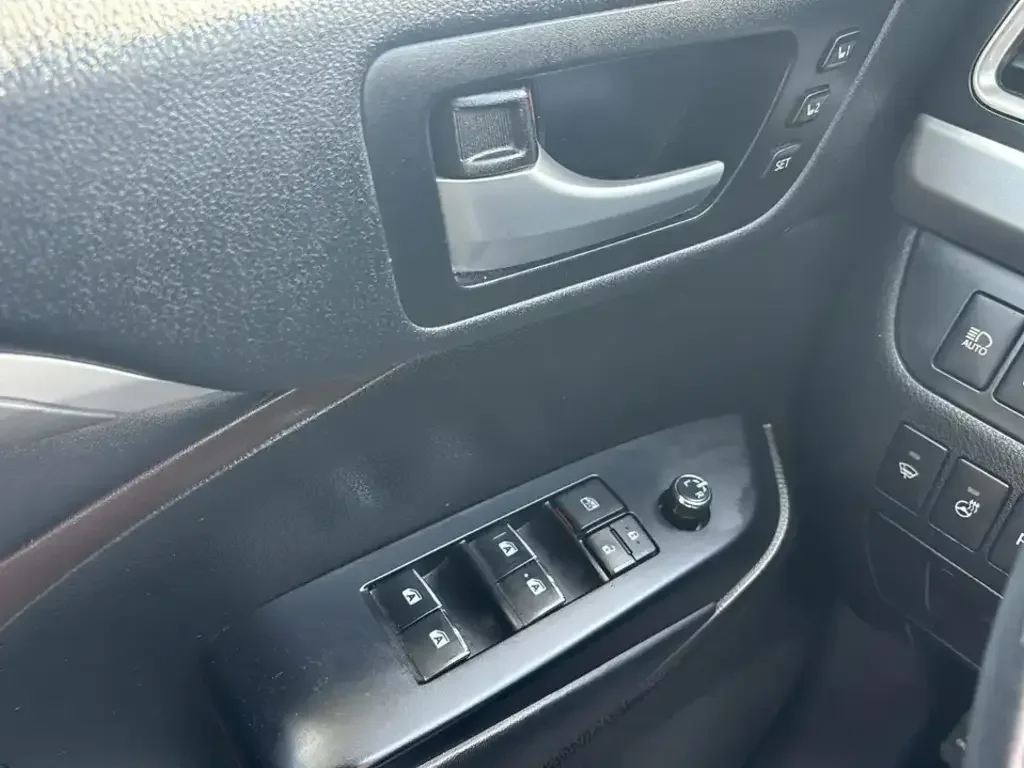 Toyota Highlander снимка Toyota Highlander