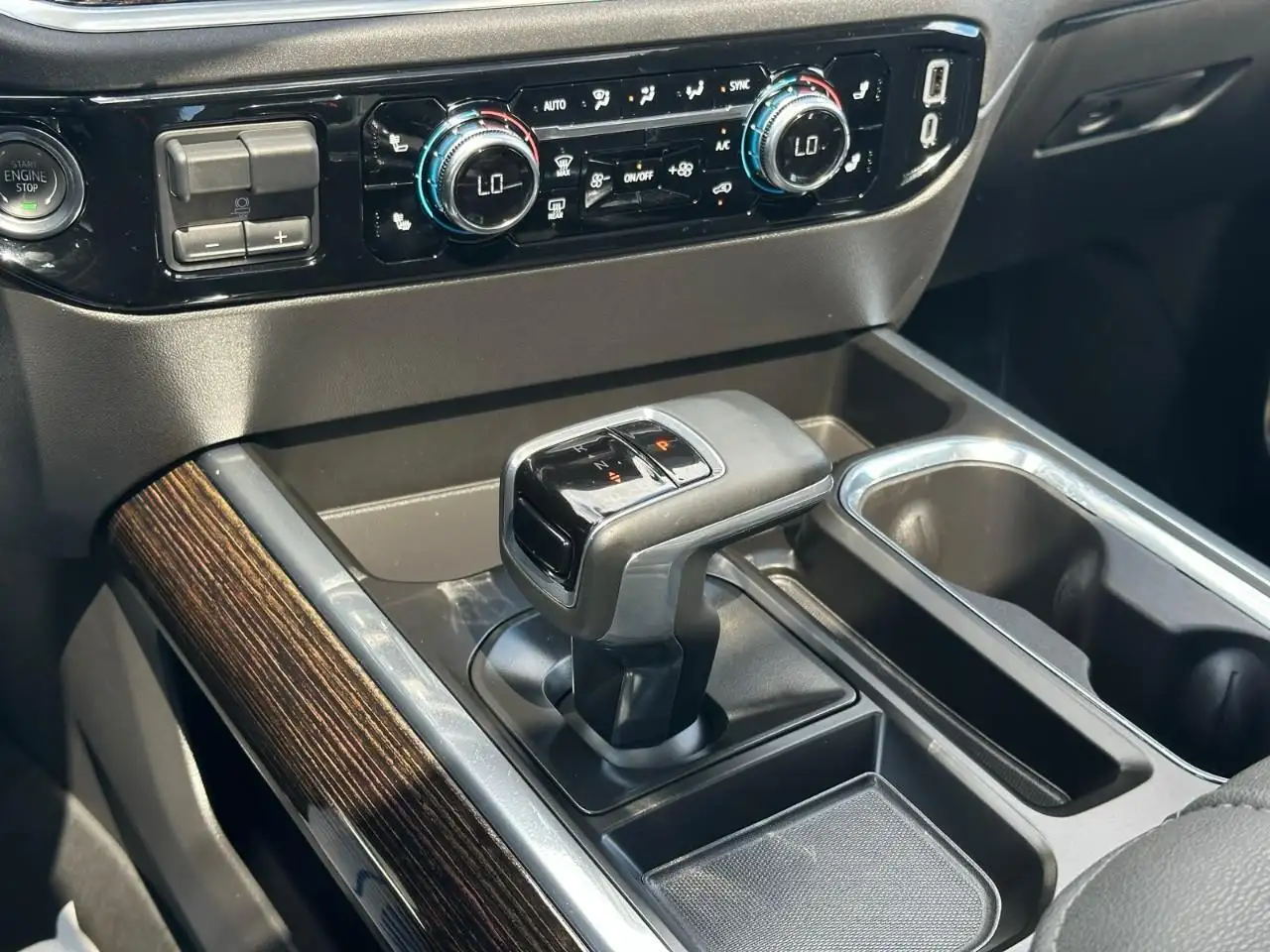 GMC Sierra 1500 снимка GMC Sierra 1500