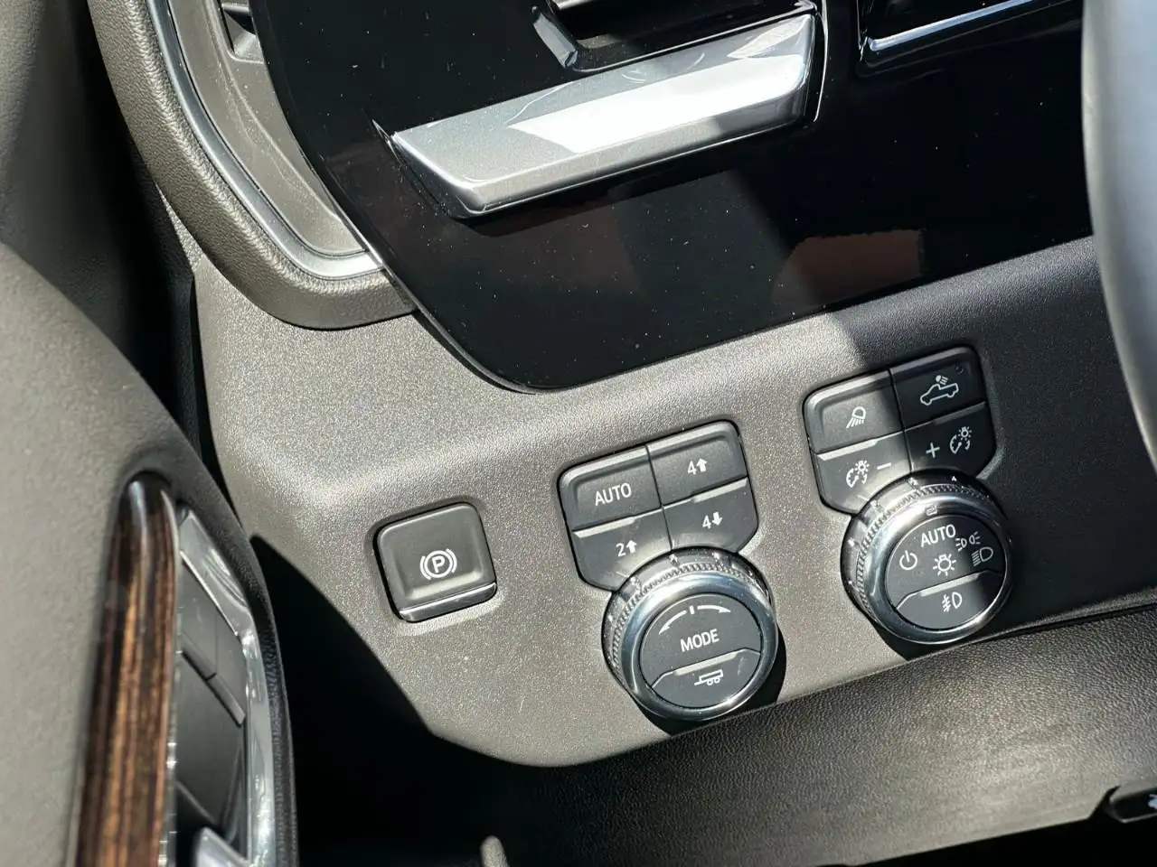 GMC Sierra 1500 снимка GMC Sierra 1500