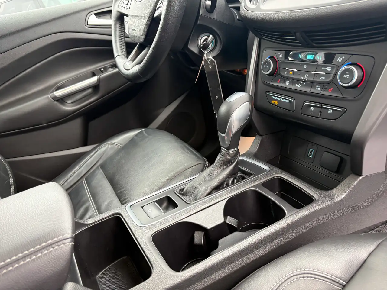 Ford Escape снимка Ford Escape