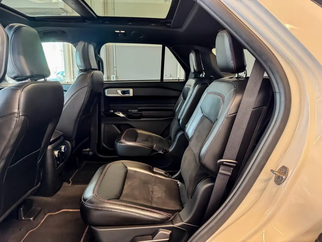 Ford Explorer снимка Ford Explorer