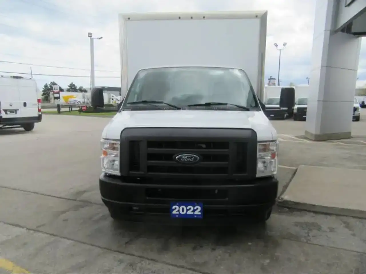 Ford E-450 снимка Ford E-450