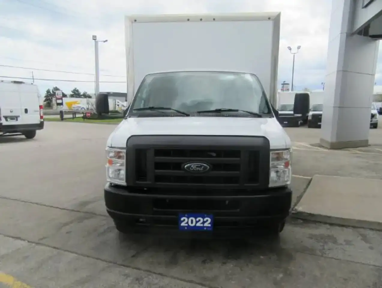 Ford E-450 снимка Ford E-450