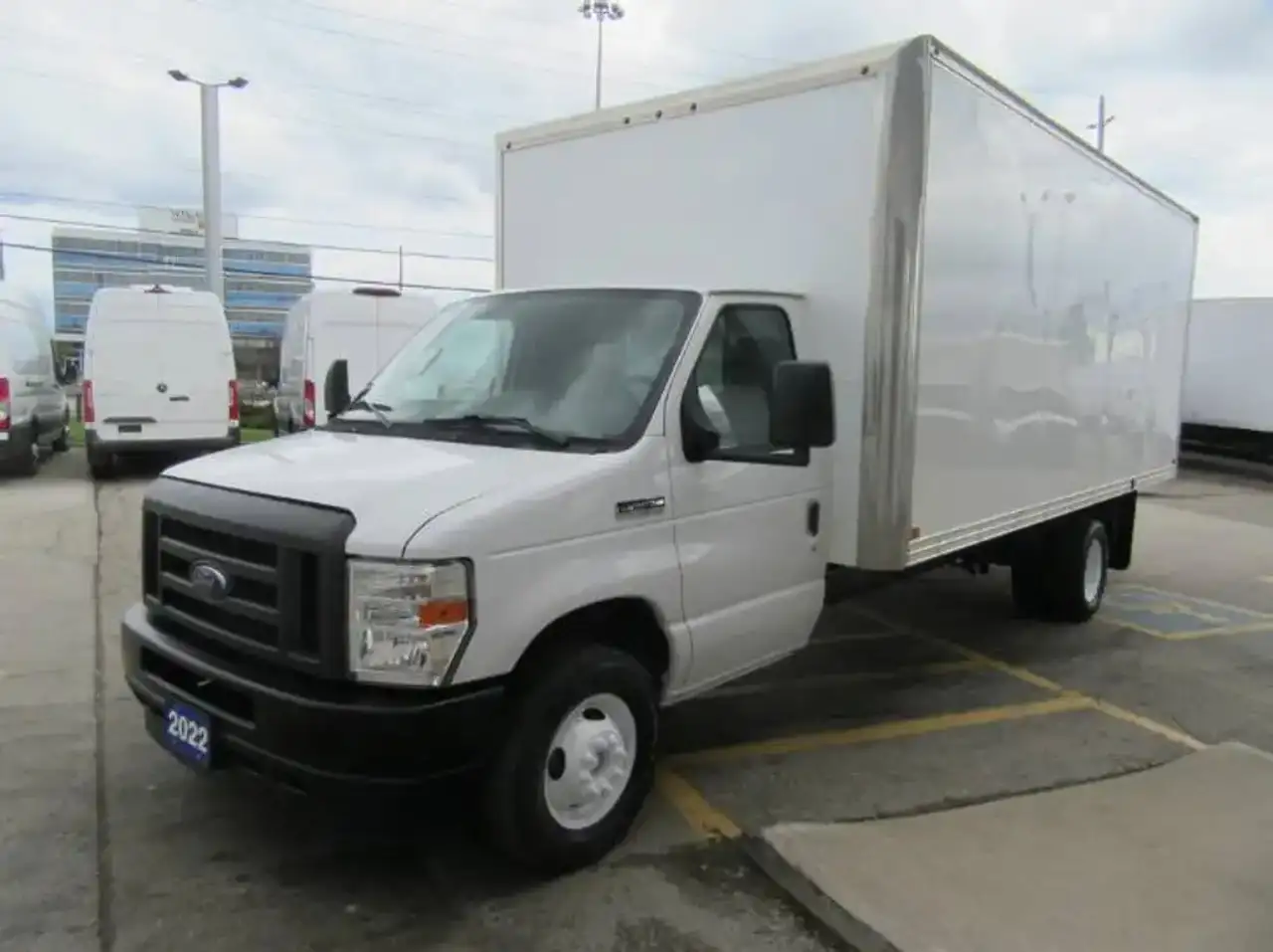 Ford E-450 снимка Ford E-450