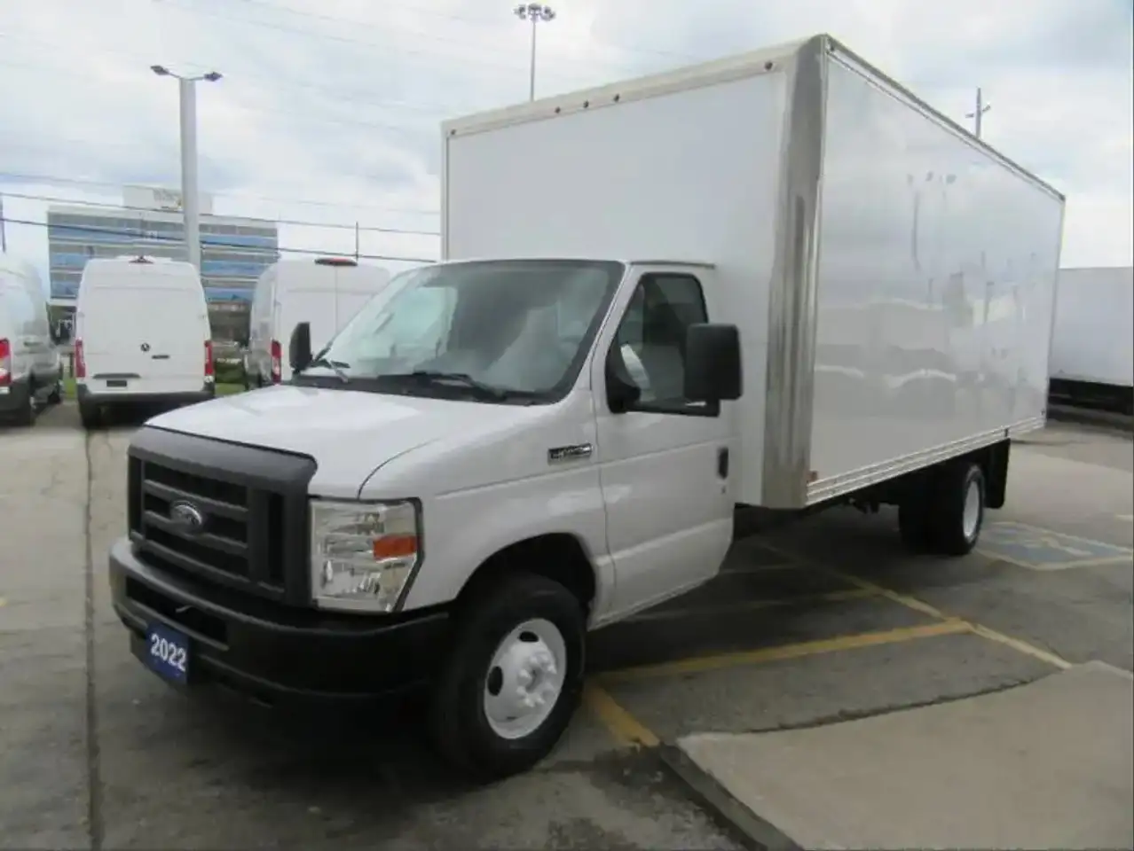 Ford E-450 снимка Ford E-450