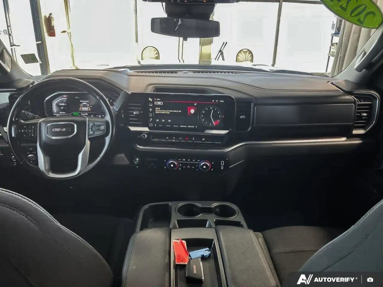 GMC Sierra 1500 снимка GMC Sierra 1500