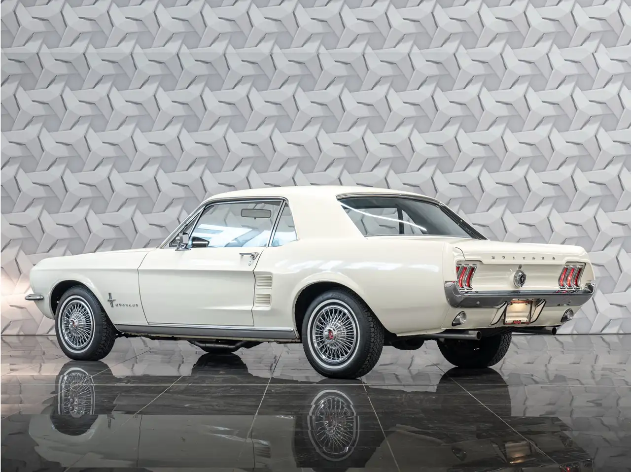 Ford Mustang photo Ford Mustang
