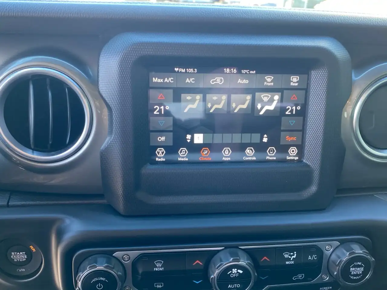 Jeep Wrangler снимка Jeep Wrangler