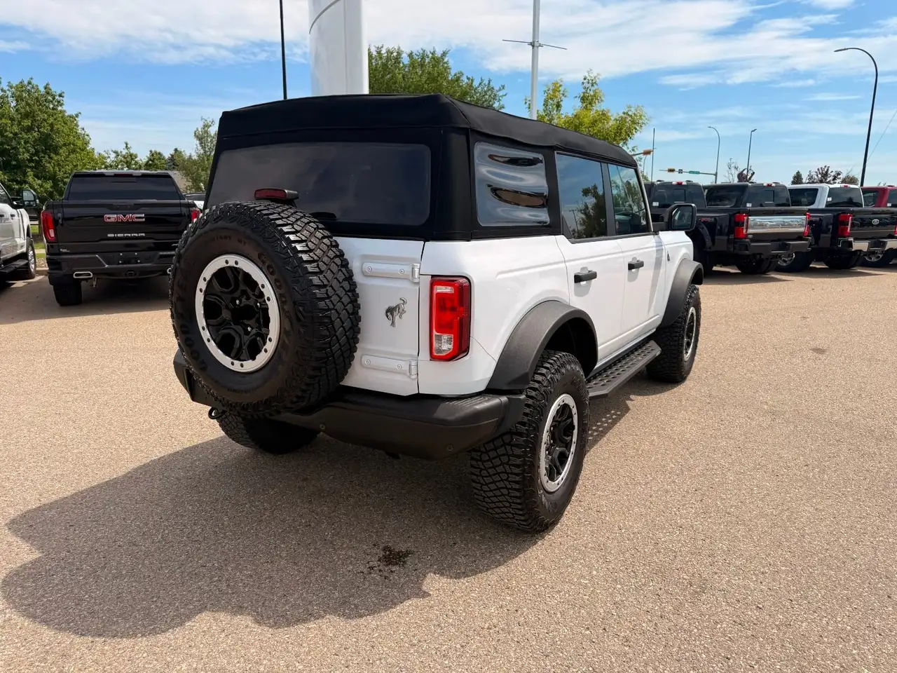 Ford Bronco photo Ford Bronco