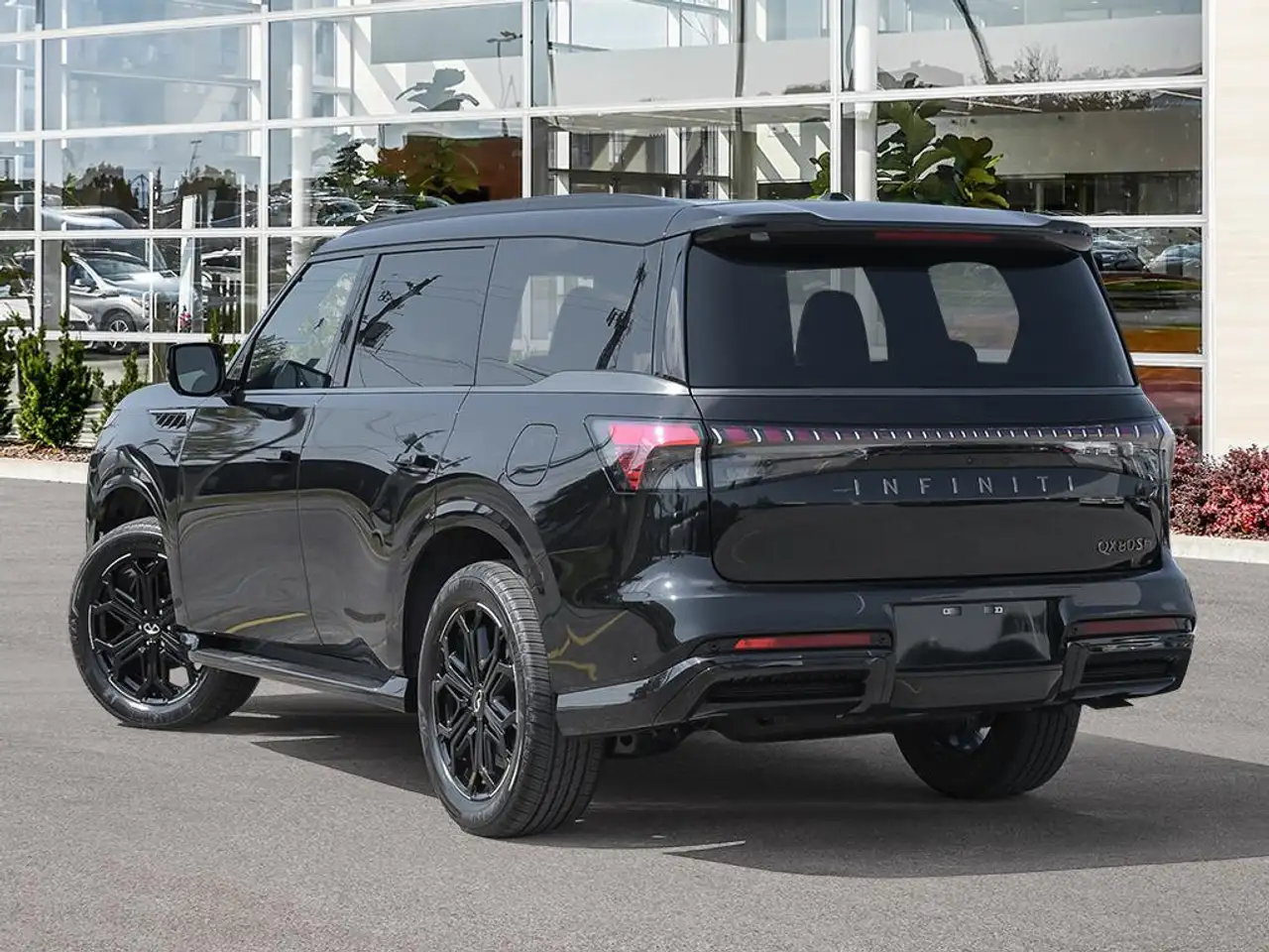 Infiniti QX80 снимка Infiniti QX80