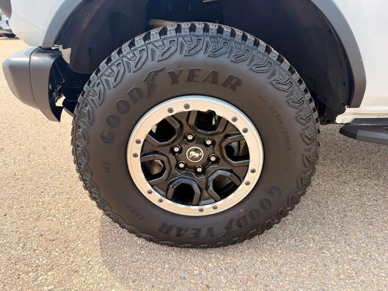 Ford Bronco photo Ford Bronco