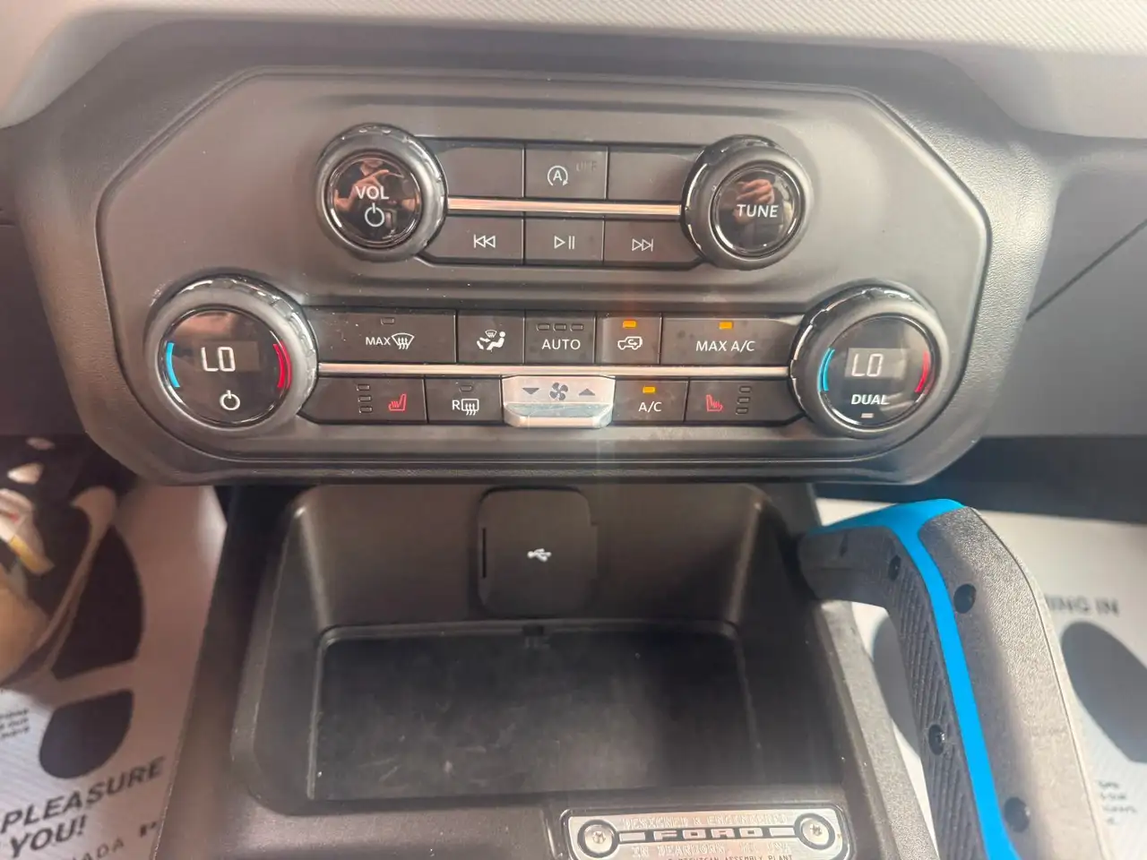 Ford Bronco photo Ford Bronco