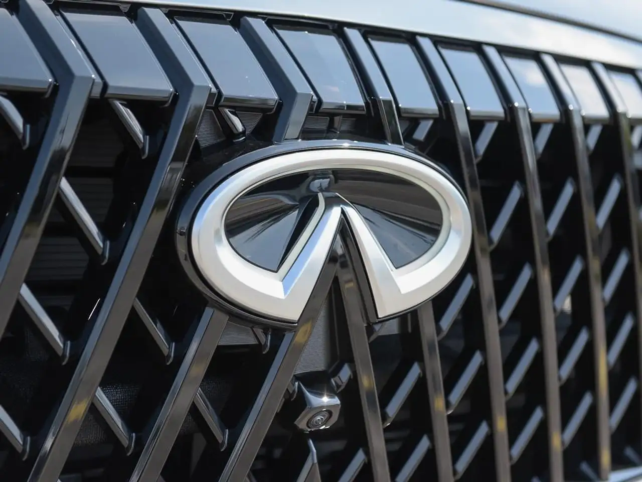 Infiniti QX80 снимка Infiniti QX80