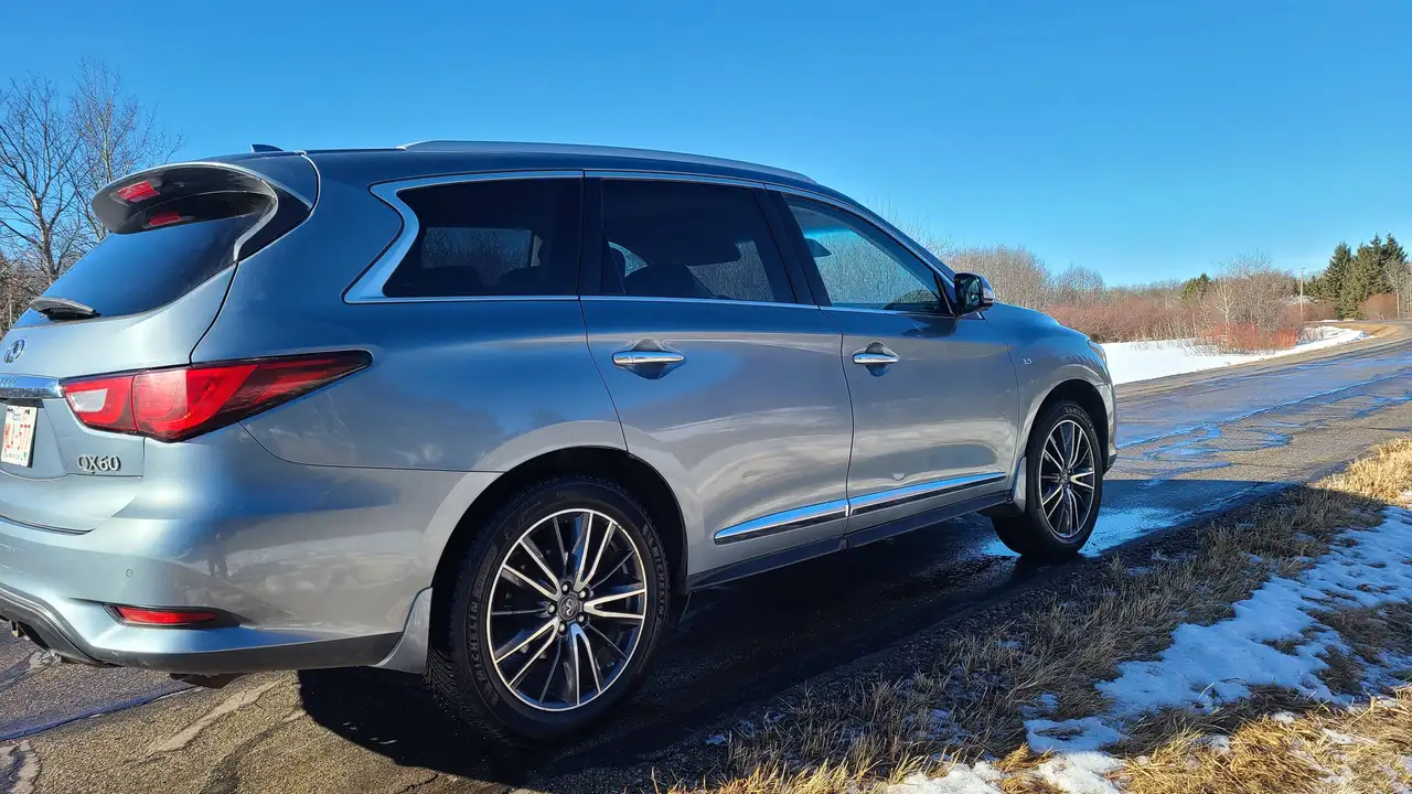 Infiniti QX60 снимка Infiniti QX60