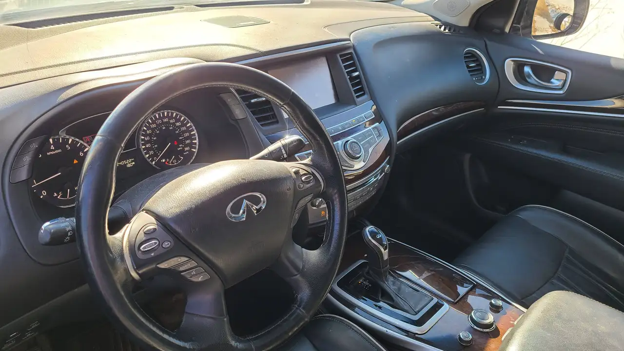 Infiniti QX60 снимка Infiniti QX60