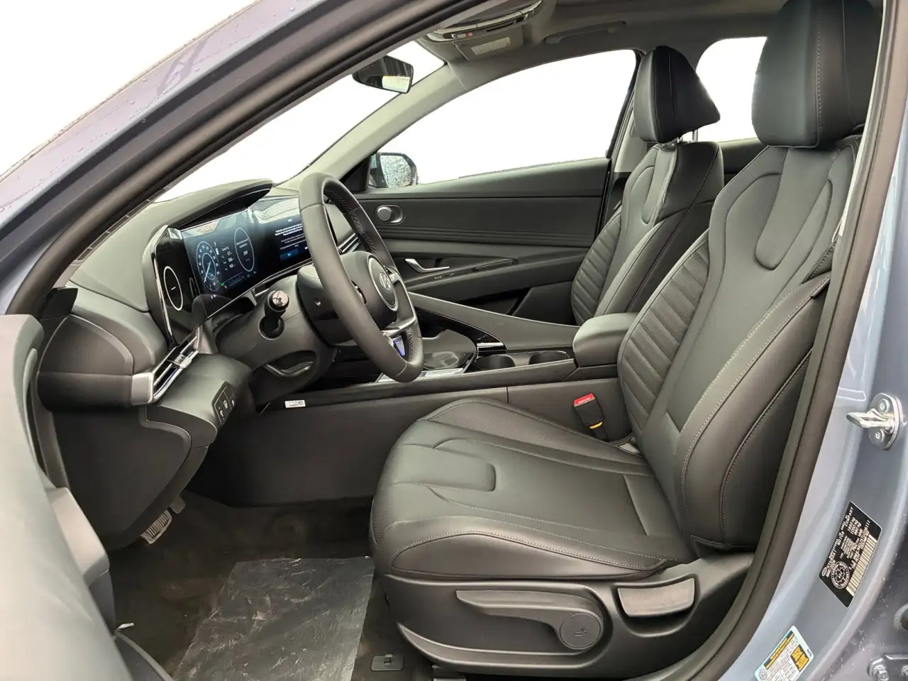 Hyundai ELANTRA photo Hyundai ELANTRA