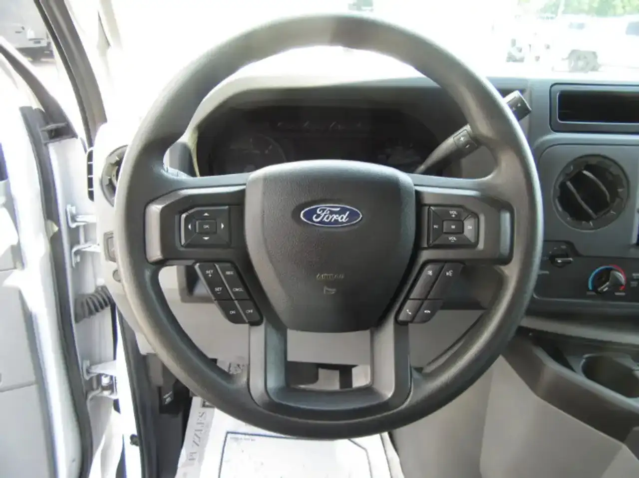 2023 Ford E-450