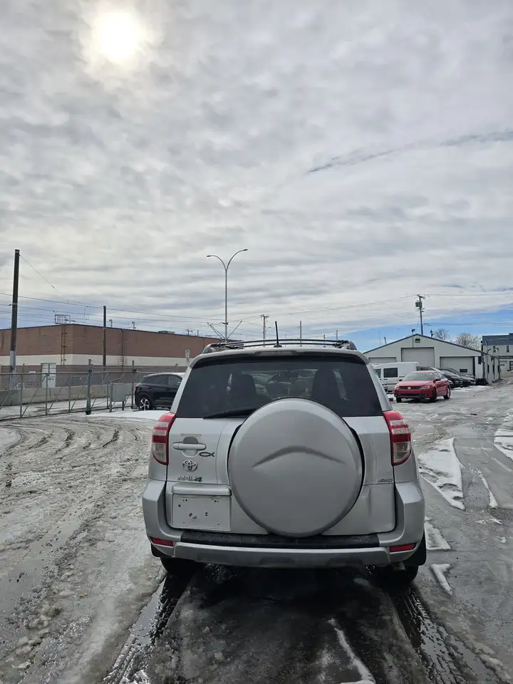 Toyota RAV 4 снимка Toyota RAV 4