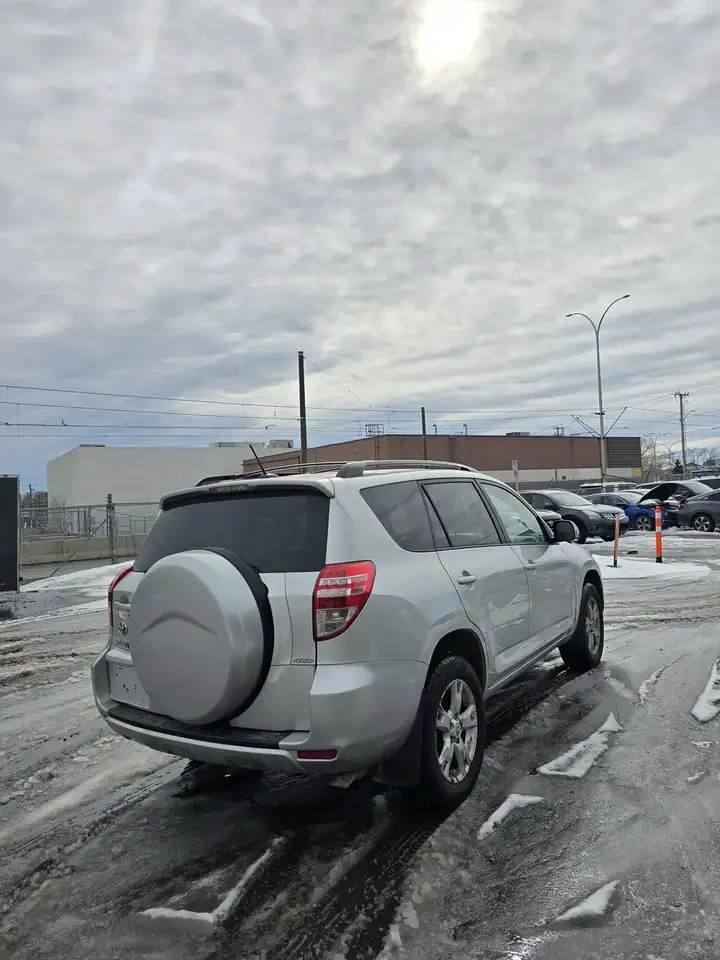 Toyota RAV 4 снимка Toyota RAV 4