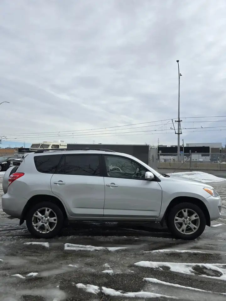 Toyota RAV 4 снимка Toyota RAV 4
