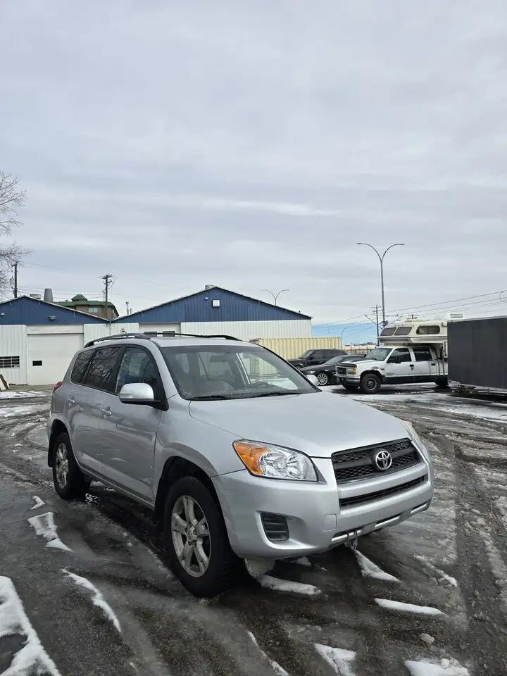 Toyota RAV 4 снимка Toyota RAV 4
