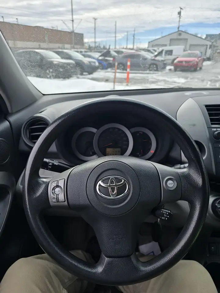 Toyota RAV 4 снимка Toyota RAV 4
