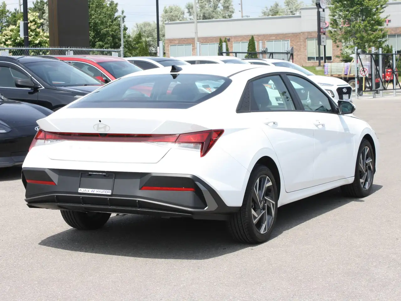 Hyundai ELANTRA снимка Hyundai ELANTRA