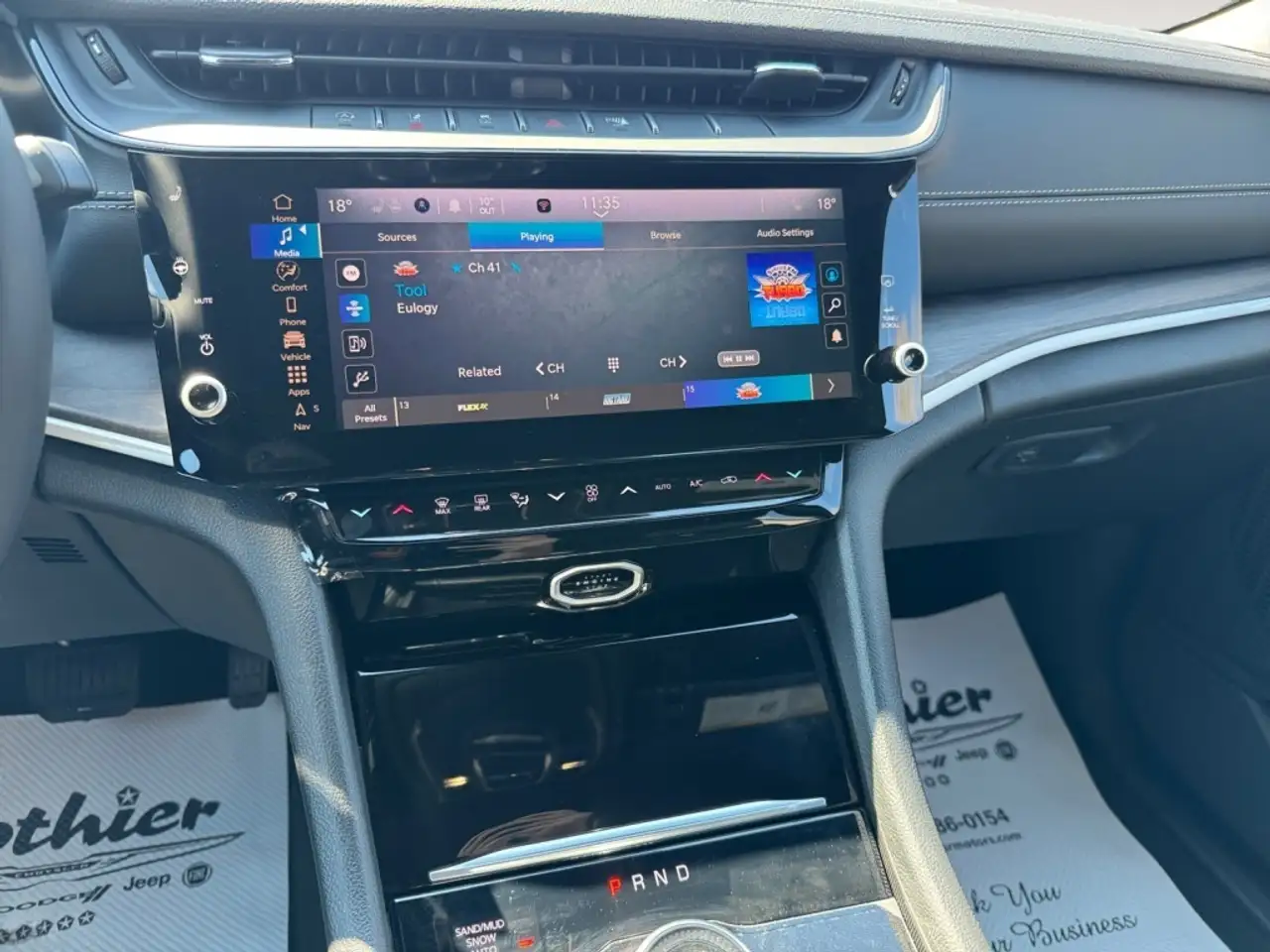 Jeep Grand Cherokee снимка Jeep Grand Cherokee