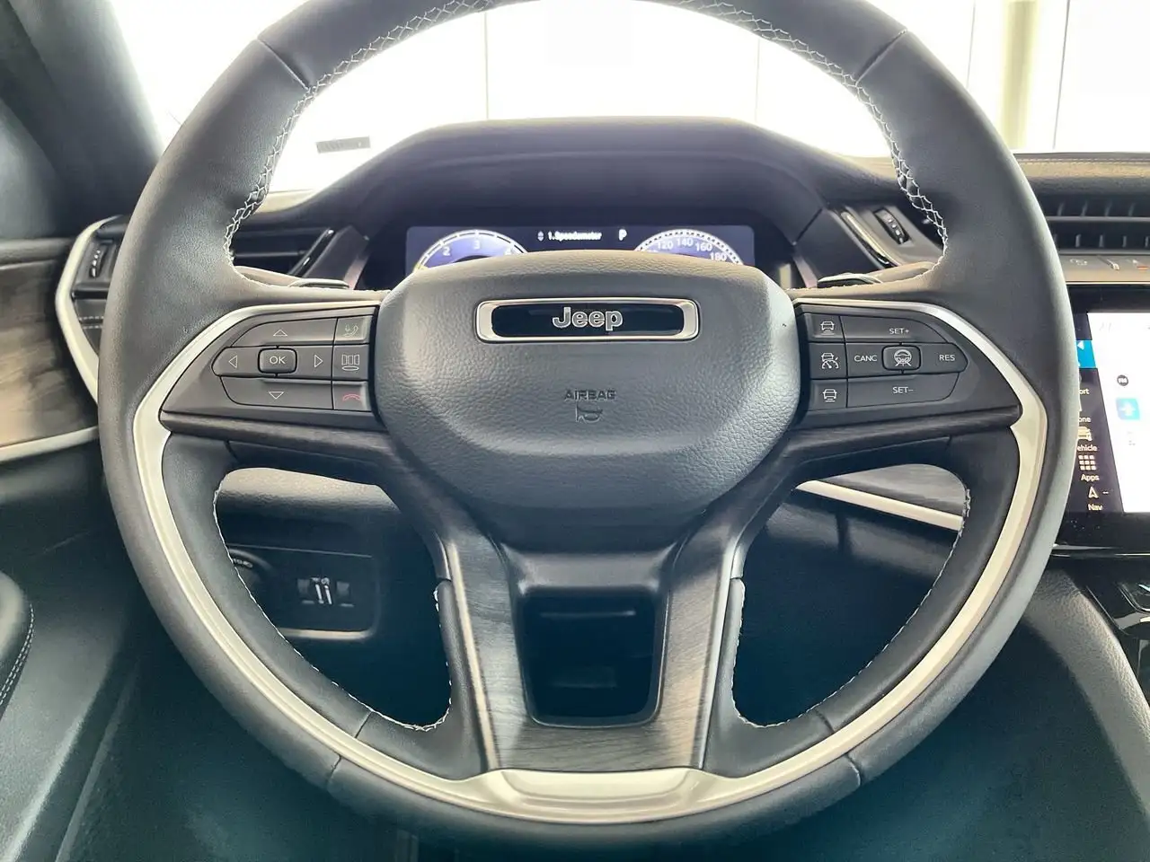 Jeep Grand Cherokee снимка Jeep Grand Cherokee