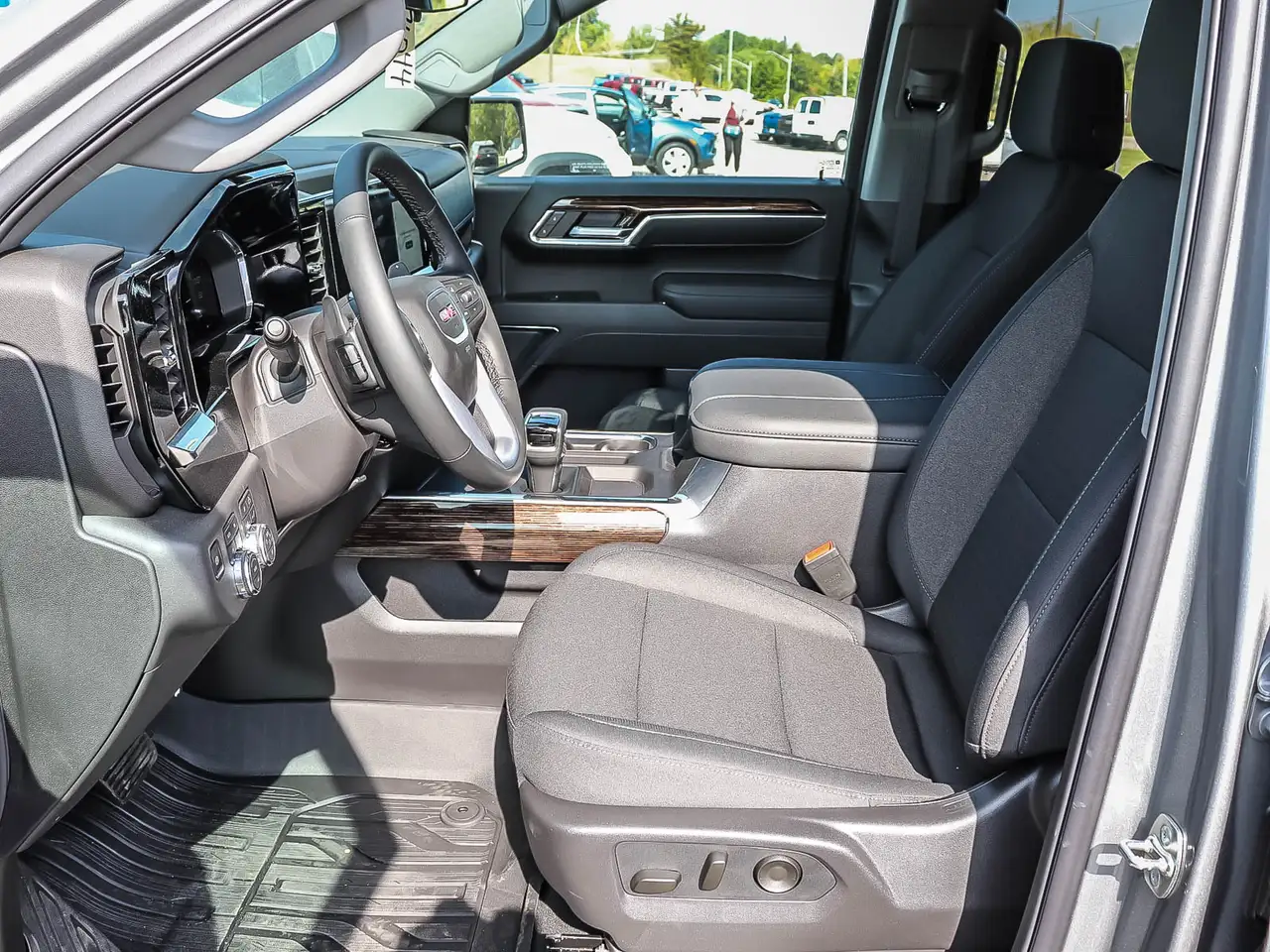 GMC Sierra 1500 снимка GMC Sierra 1500