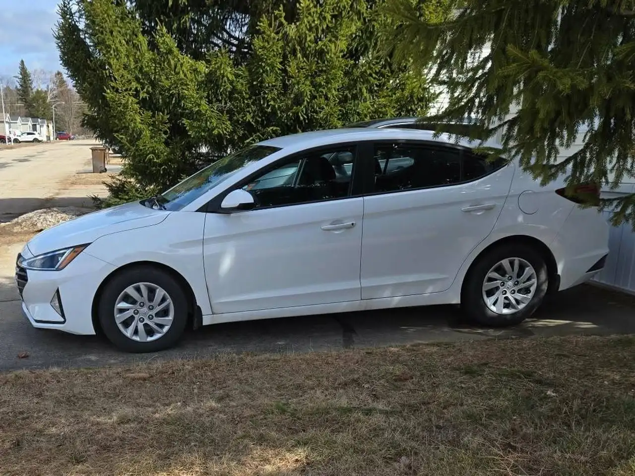 Hyundai ELANTRA снимка Hyundai ELANTRA