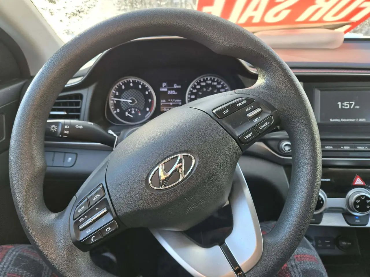 Hyundai ELANTRA снимка Hyundai ELANTRA