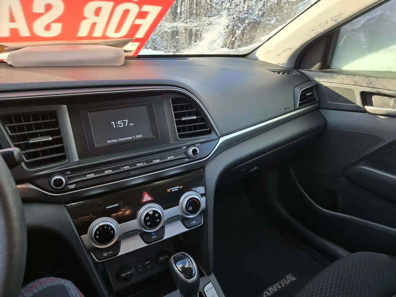 Hyundai ELANTRA снимка Hyundai ELANTRA
