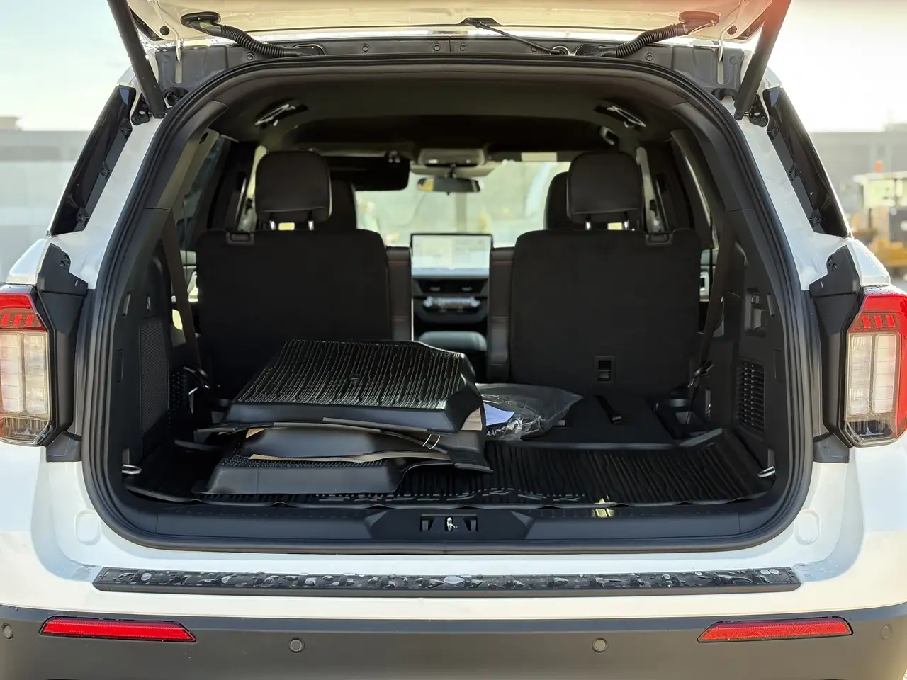 Ford Explorer снимка Ford Explorer