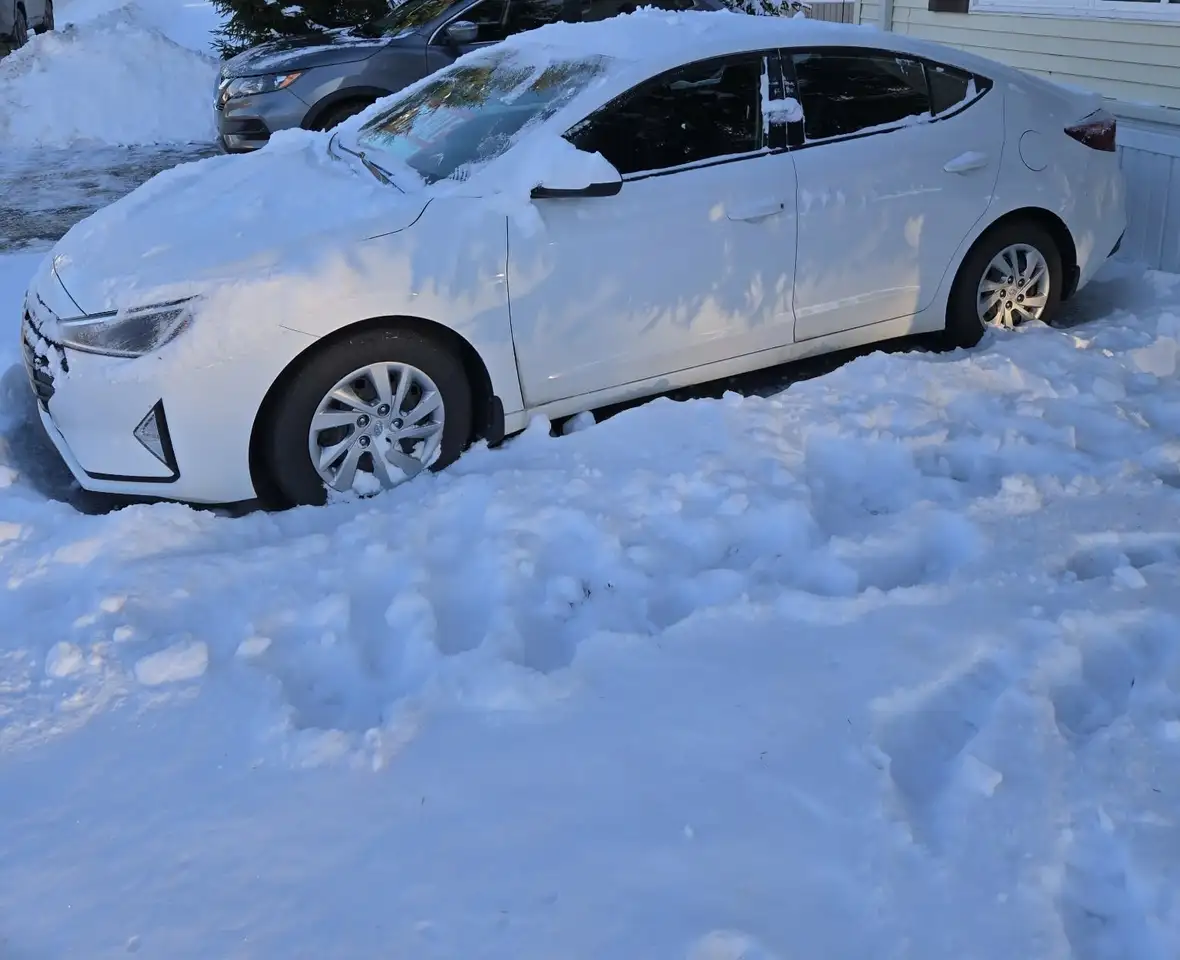 Hyundai ELANTRA снимка Hyundai ELANTRA