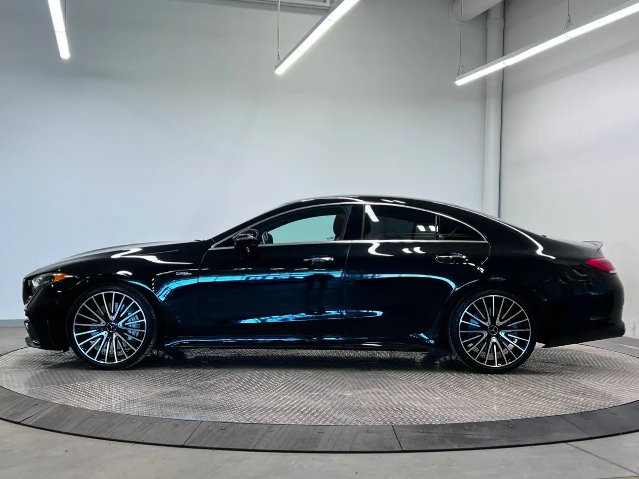 Mercedes-Benz CLS снимка Mercedes-Benz CLS