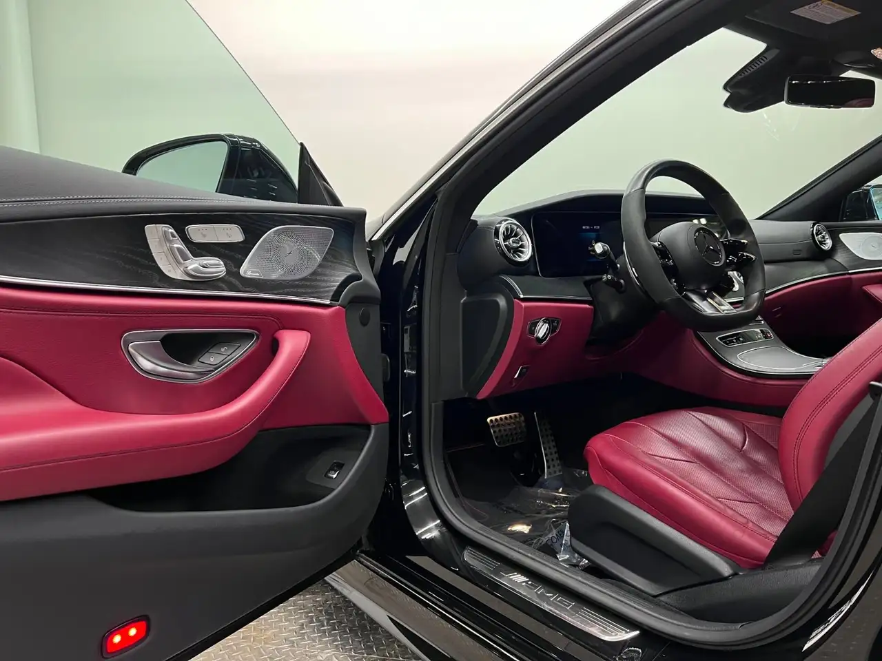 Mercedes-Benz CLS снимка Mercedes-Benz CLS