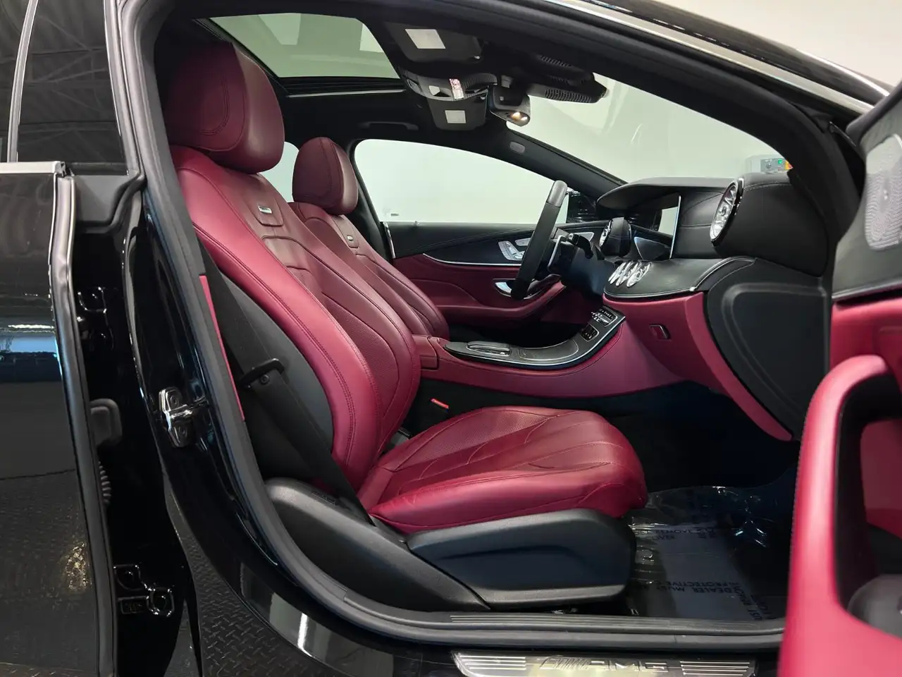 Mercedes-Benz CLS снимка Mercedes-Benz CLS