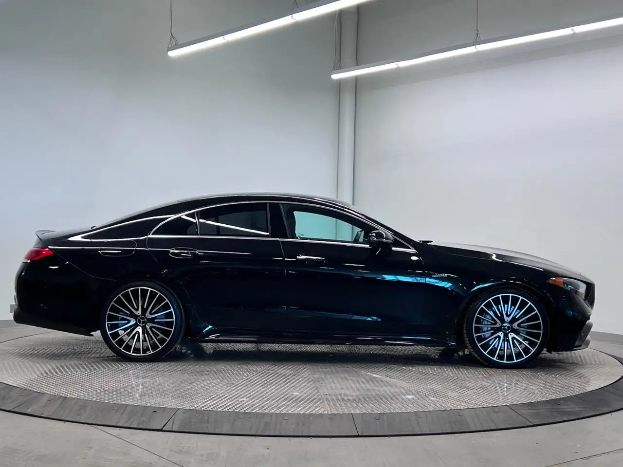 Mercedes-Benz CLS снимка Mercedes-Benz CLS