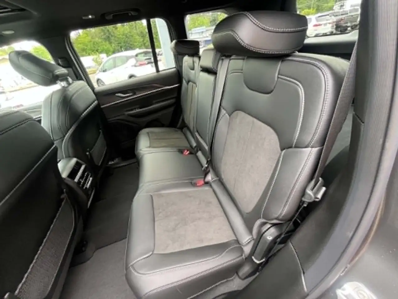 Jeep Grand Cherokee снимка Jeep Grand Cherokee