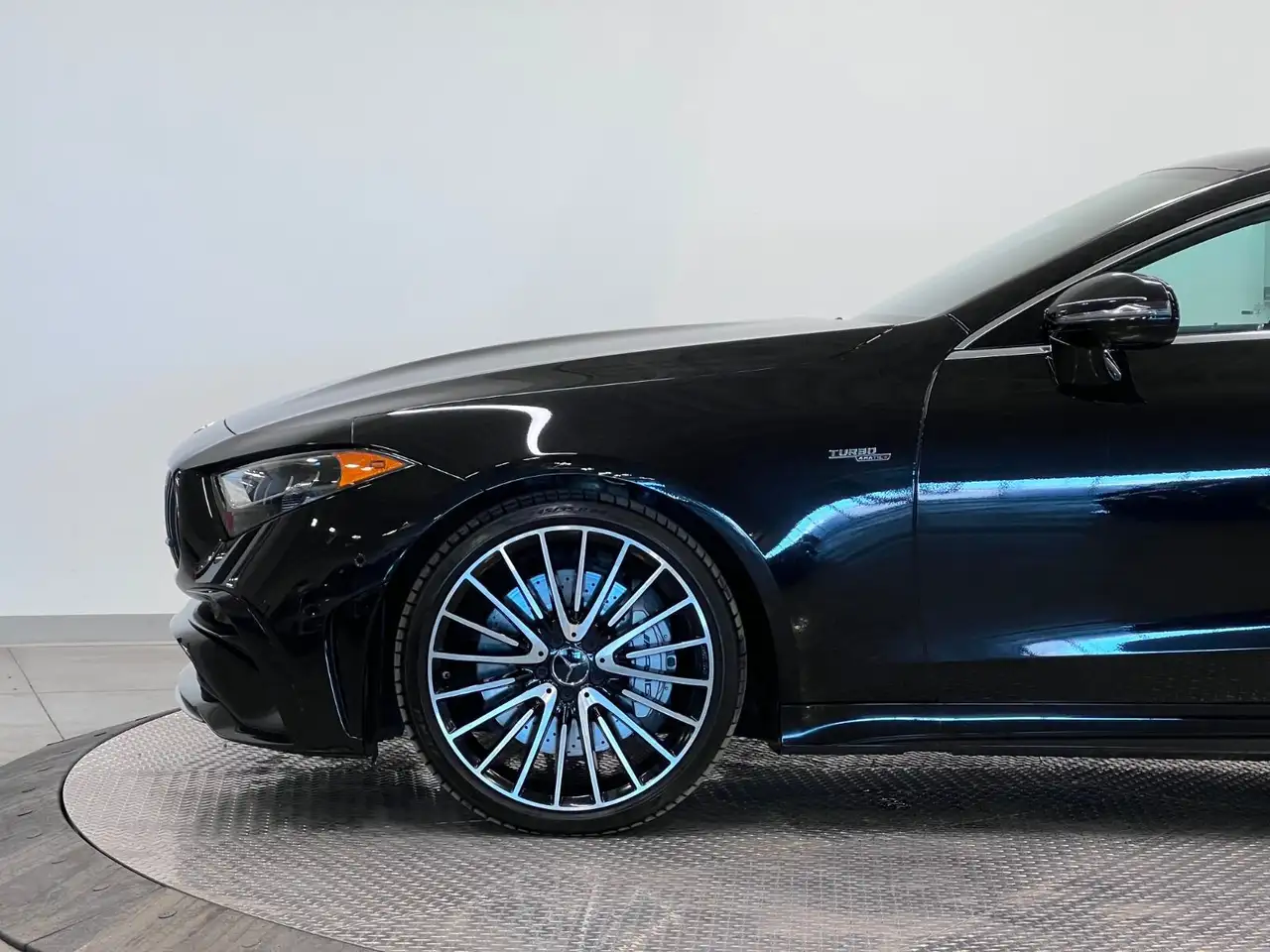 Mercedes-Benz CLS снимка Mercedes-Benz CLS