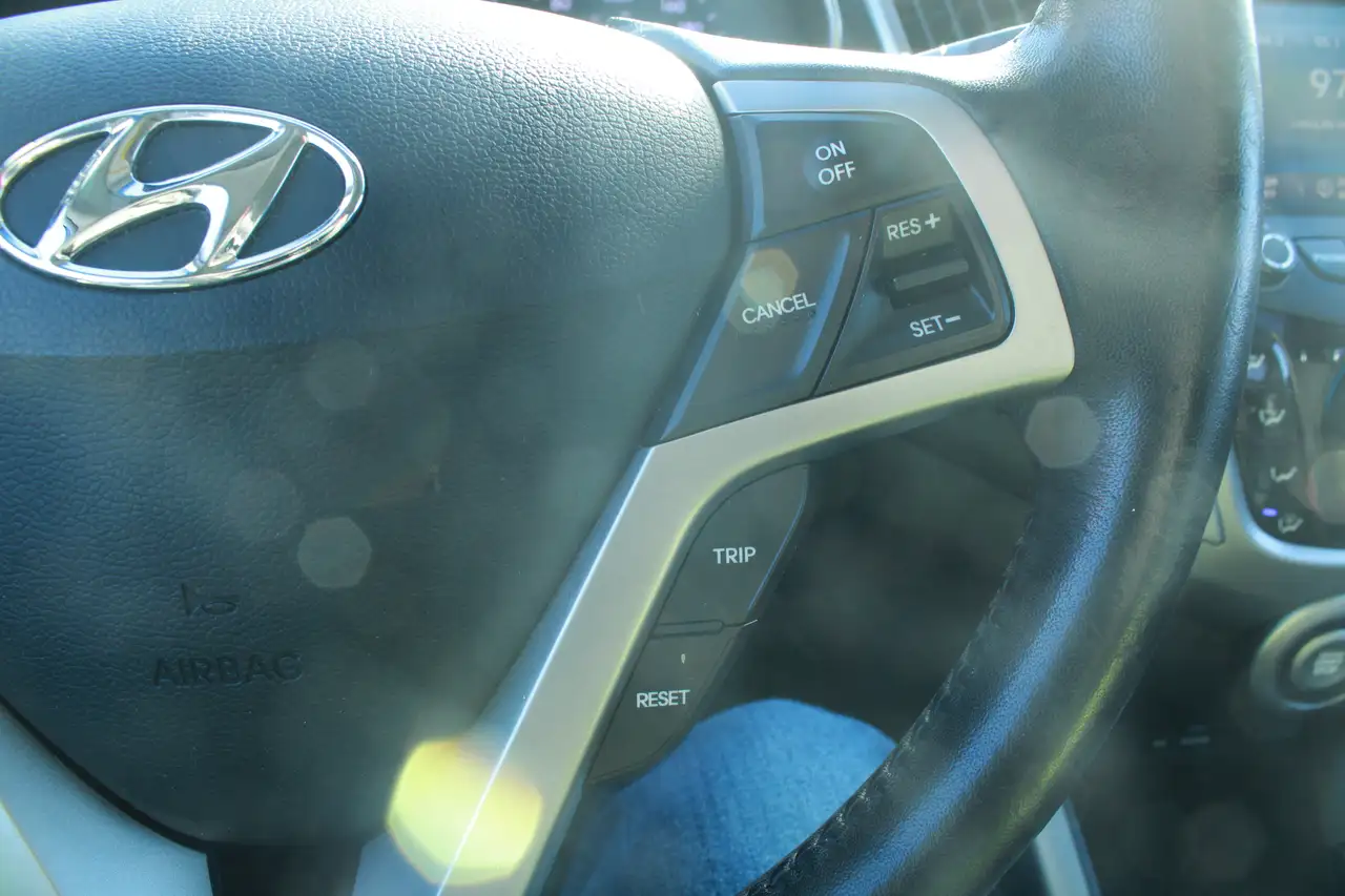 Hyundai VELOSTER photo Hyundai VELOSTER