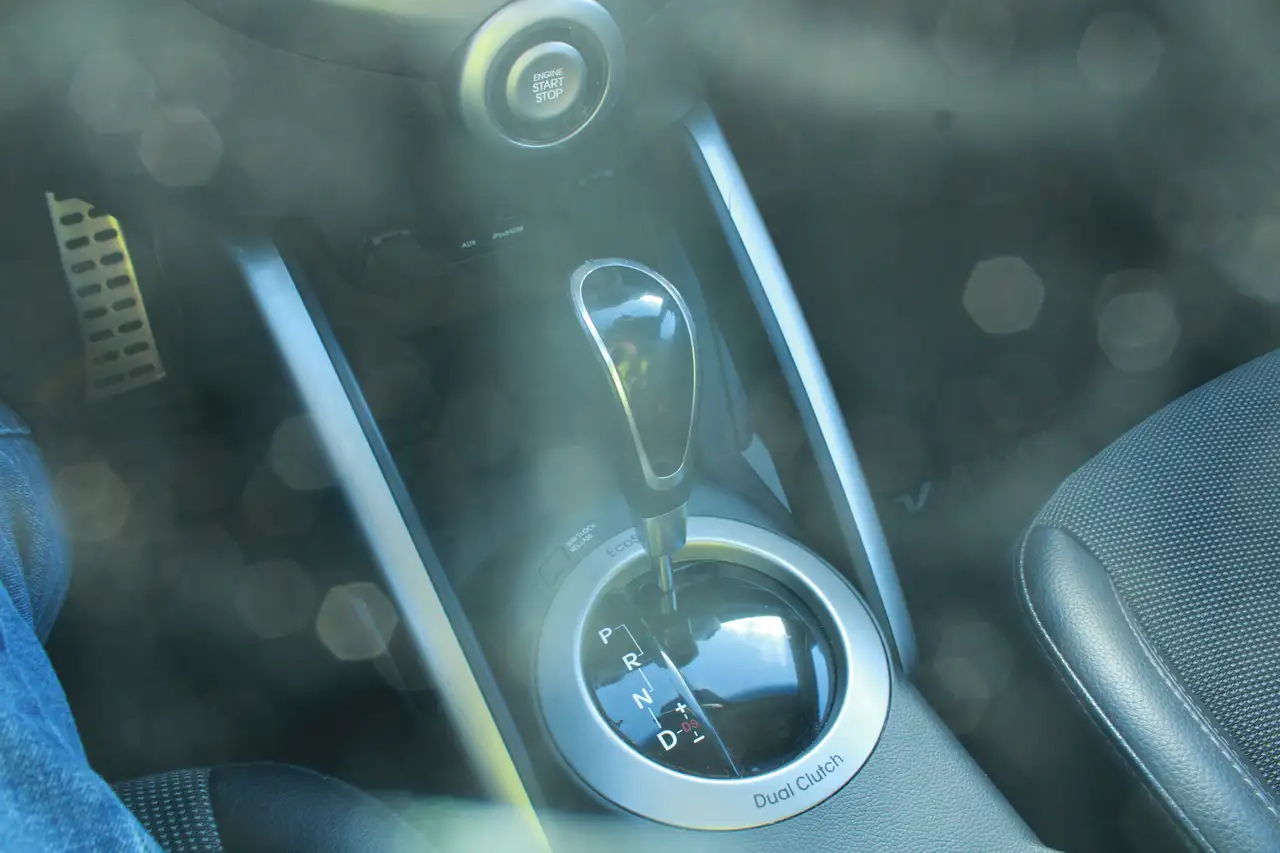 Hyundai VELOSTER photo Hyundai VELOSTER
