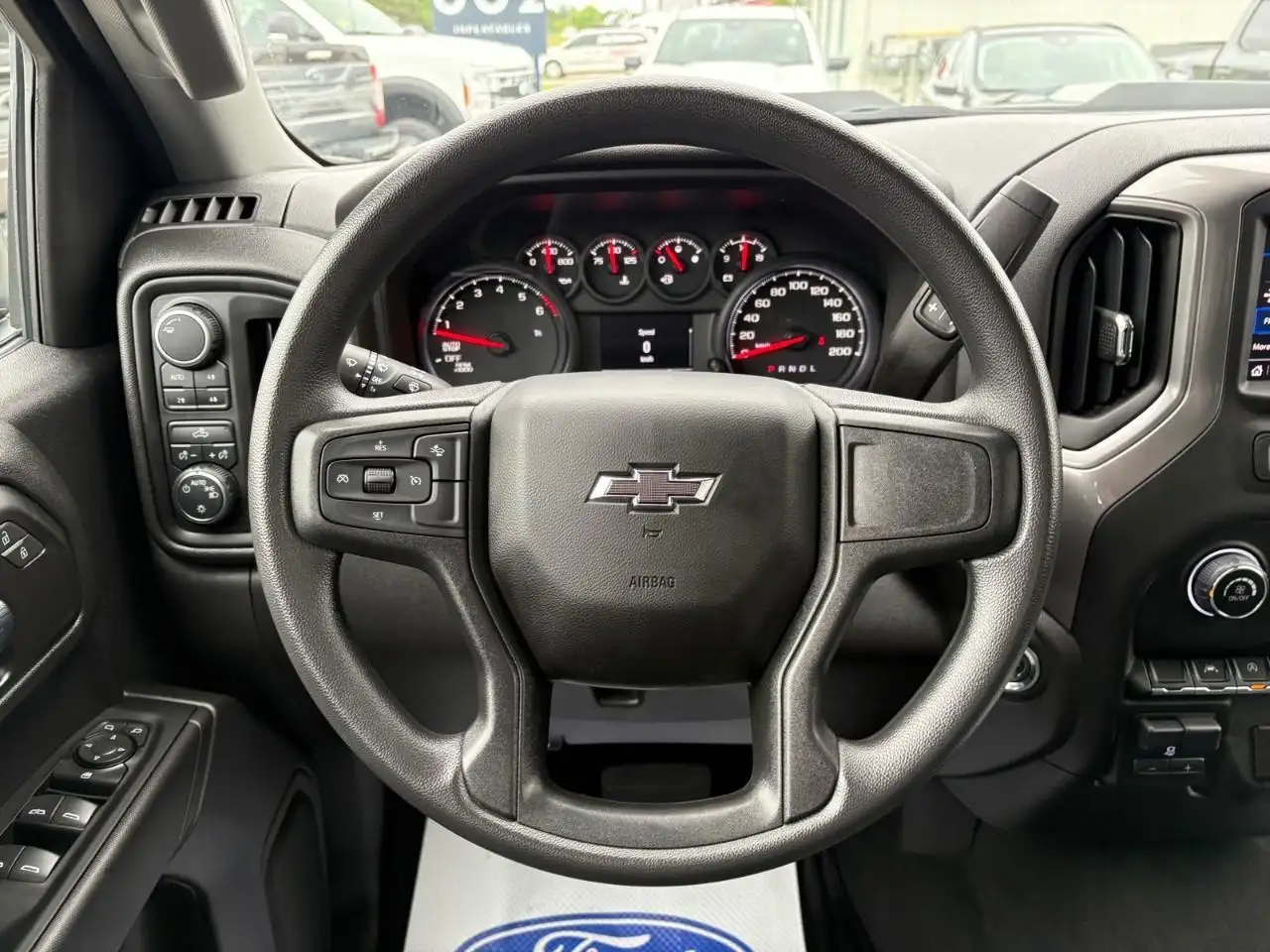 Chevrolet Silverado 1500 снимка Chevrolet Silverado 1500