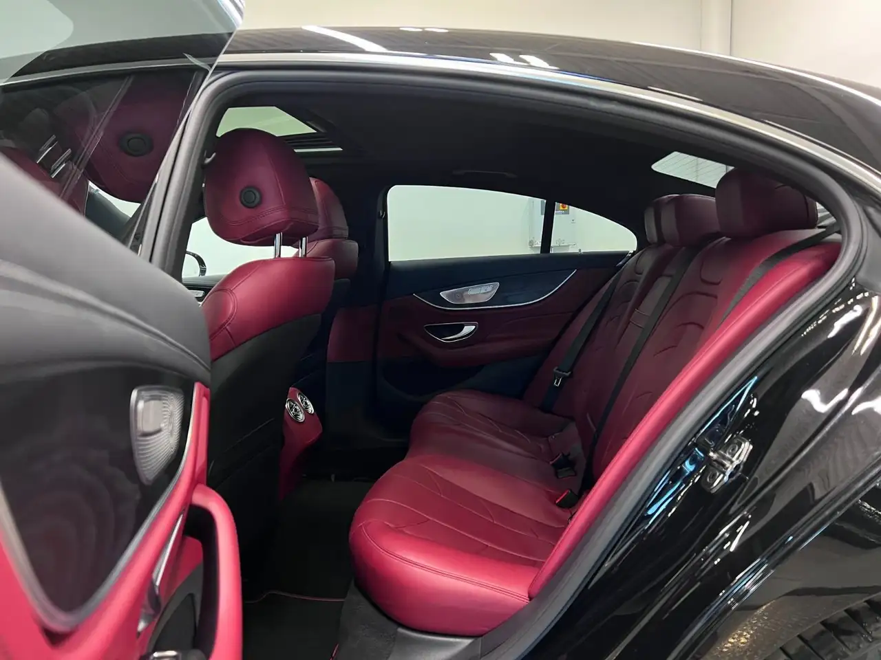 Mercedes-Benz CLS снимка Mercedes-Benz CLS