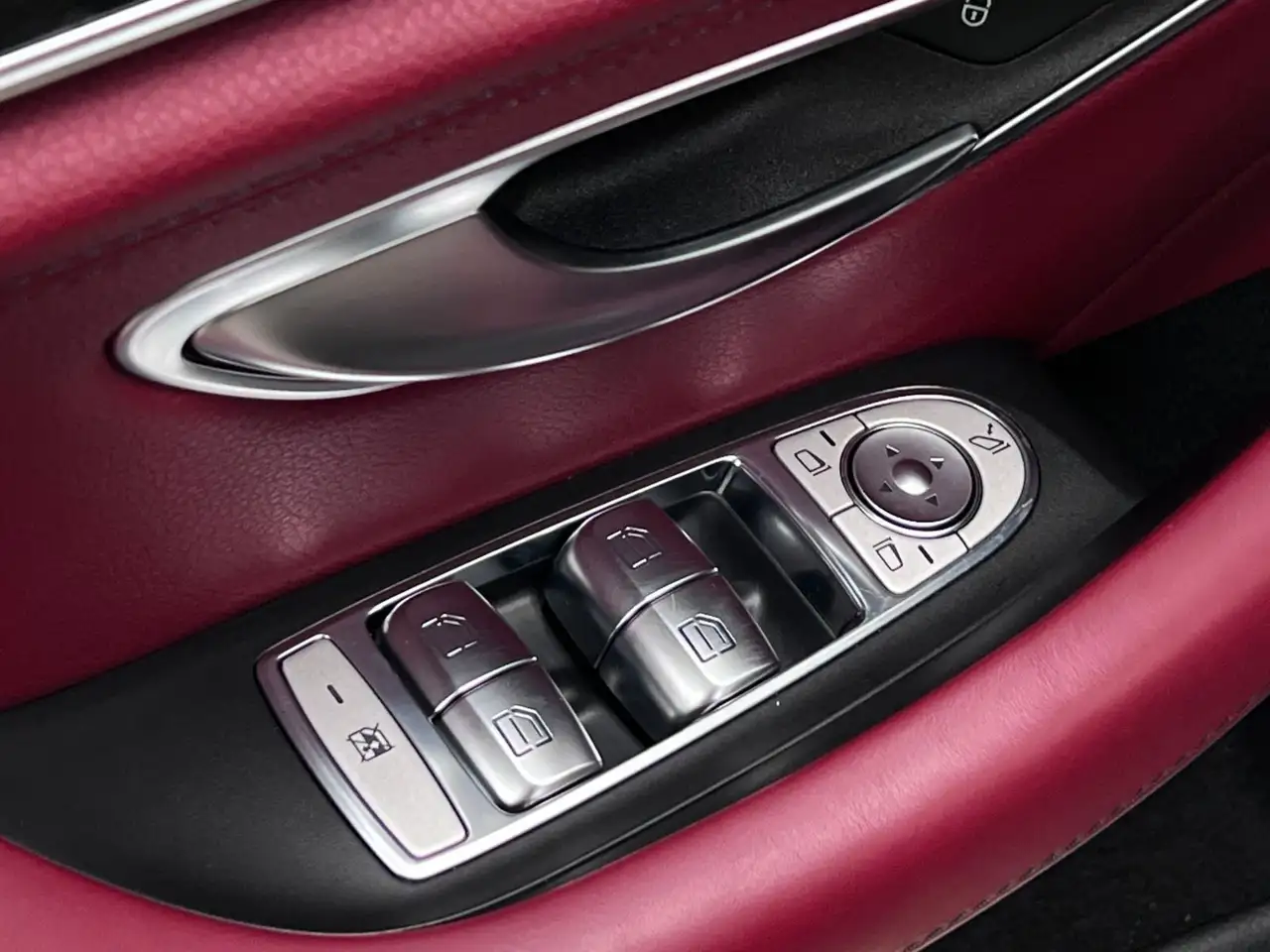 Mercedes-Benz CLS снимка Mercedes-Benz CLS