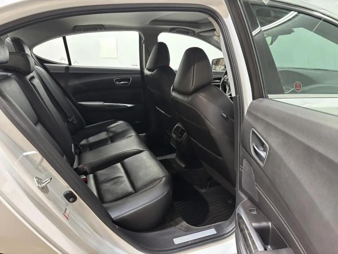 Acura TLX снимка Acura TLX