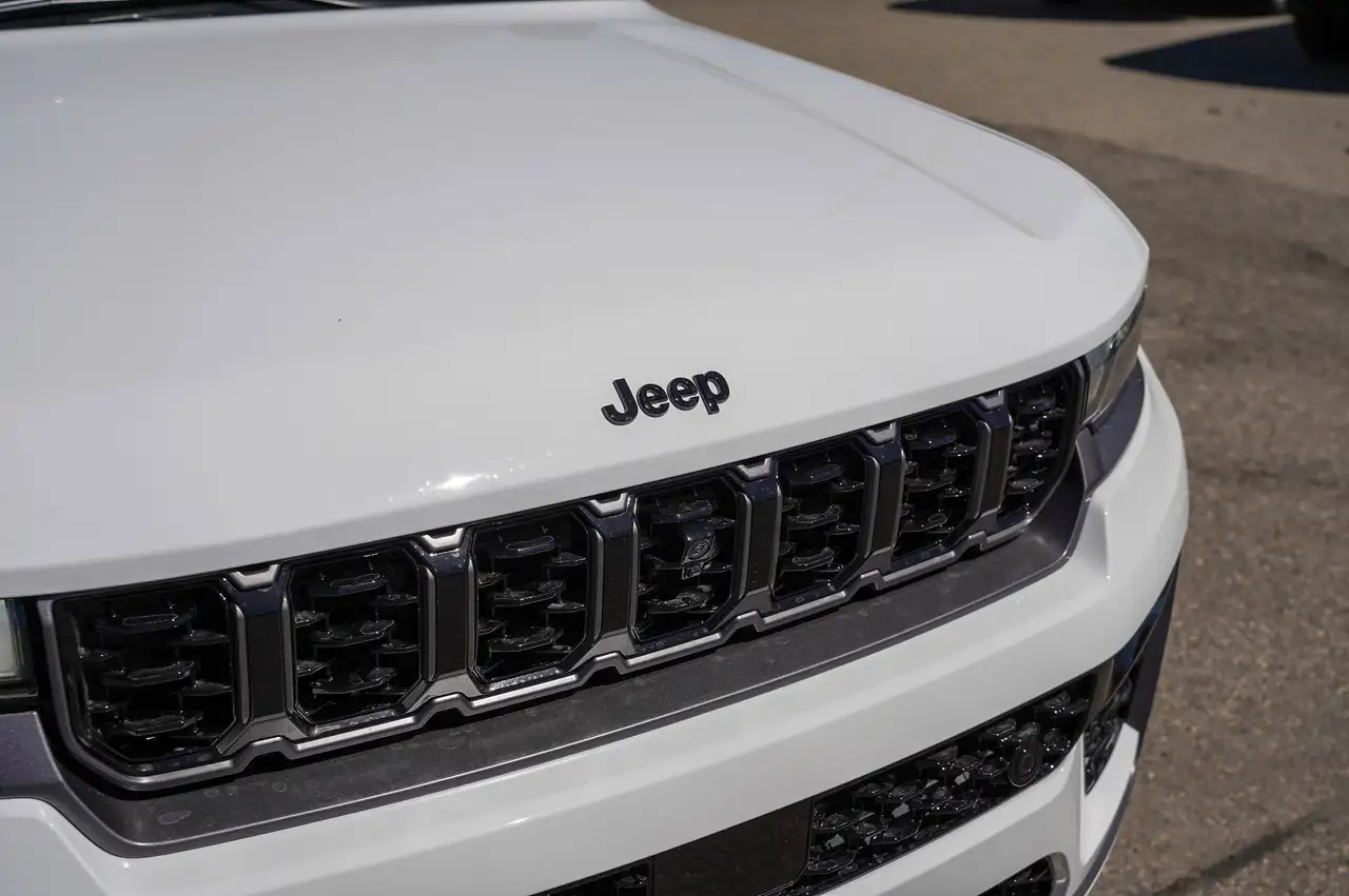 Jeep Grand Cherokee снимка Jeep Grand Cherokee