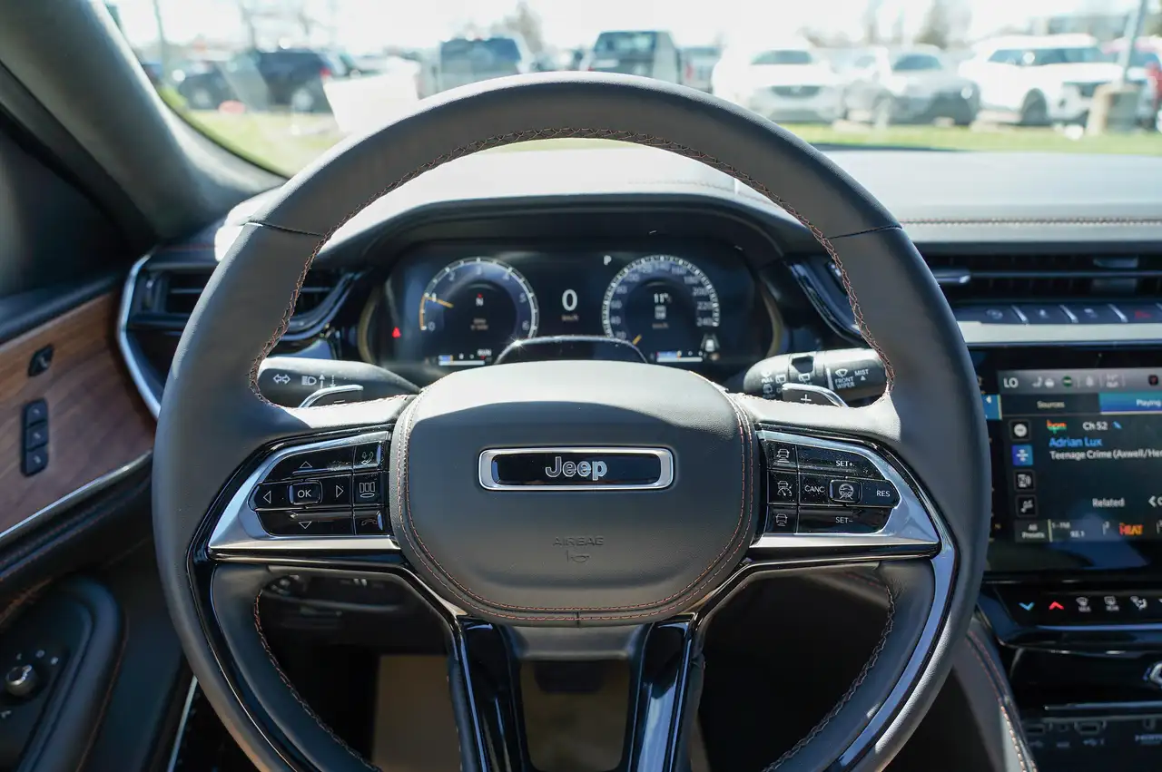 Jeep Grand Cherokee снимка Jeep Grand Cherokee