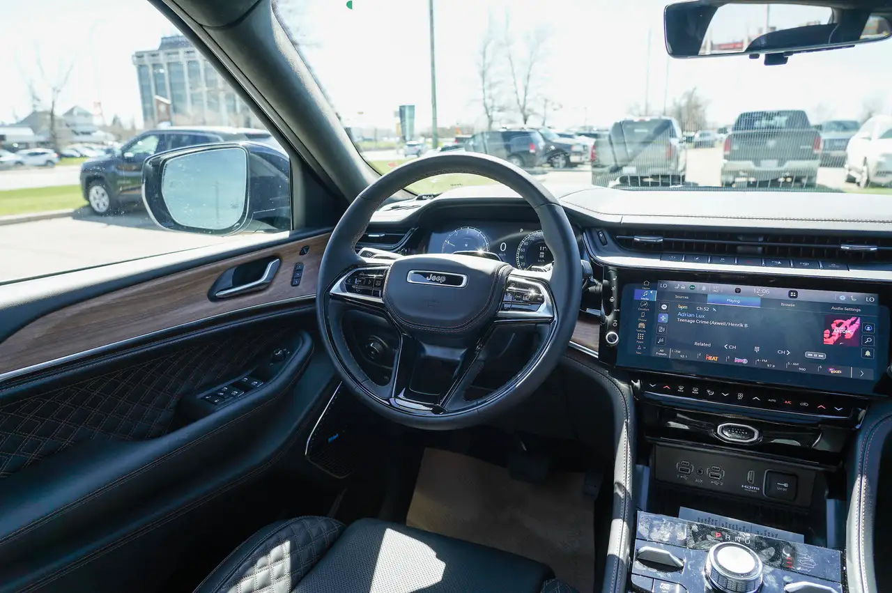 Jeep Grand Cherokee снимка Jeep Grand Cherokee